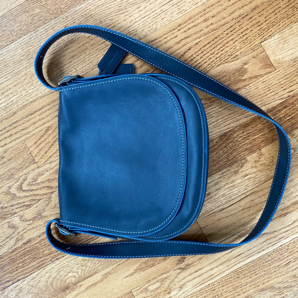 Medium sized dark blue/gray coach purse